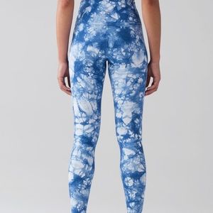 Lululemon 28’’ blue tie dye leggings
